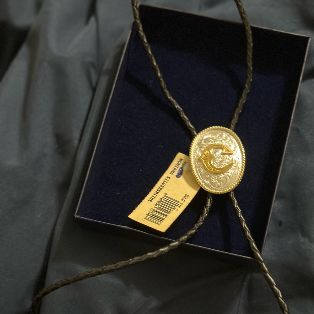 Bolo tie- Montana Silversmiths